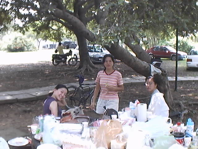 The front side of three women and that phone man